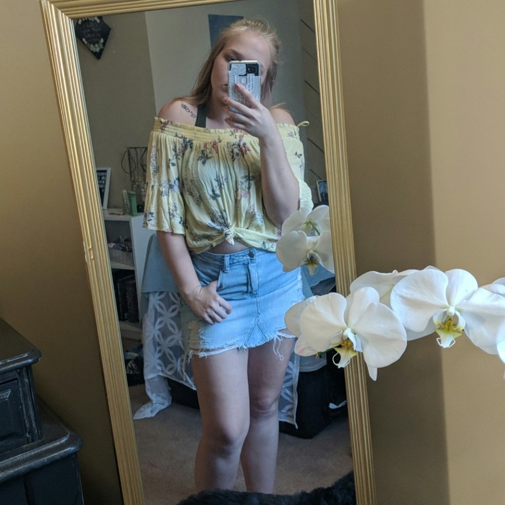 Yellow Spring Off thr Shoulder Top - Picture 2 of 2
